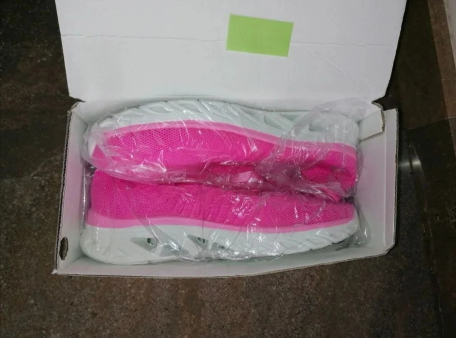 Women's sports sneakers – photo 4